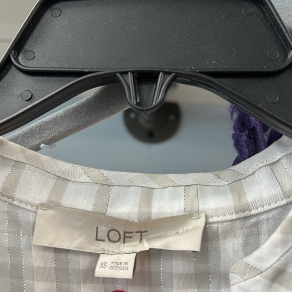 Women’s LOFT White, Grey, Silver Checked Plaid Button Down Shirt Size XS NWT - Picture 3 of 8